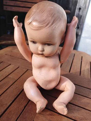 Sitzende puppe steha - sitzende,