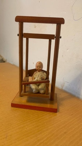 Alte vintage schaukel mit - alte, mini